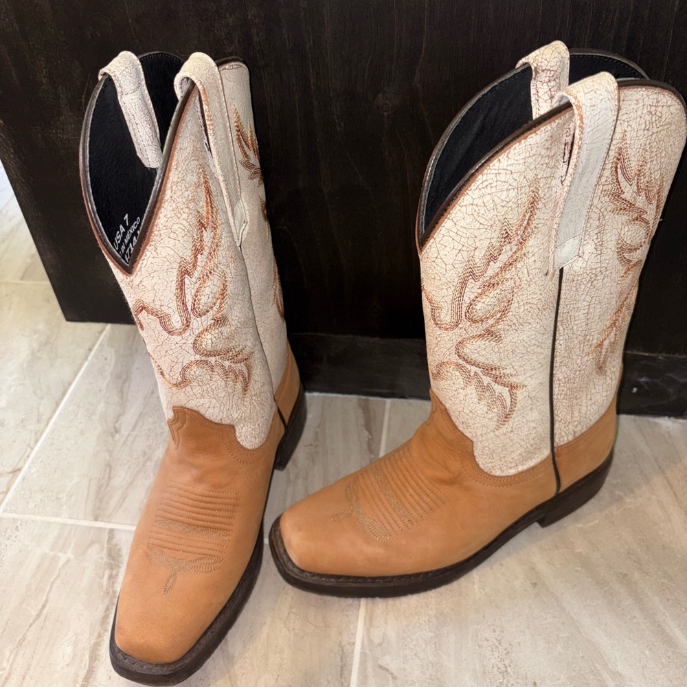 Women's Tan and Cream Heeled Boots